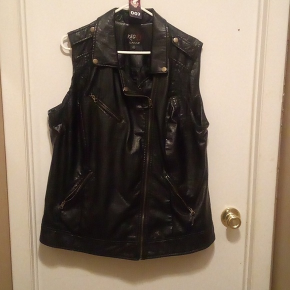 Red Snap Jackets & Blazers - Lovely Red Snap Black PLeather Vest - Size 2X
